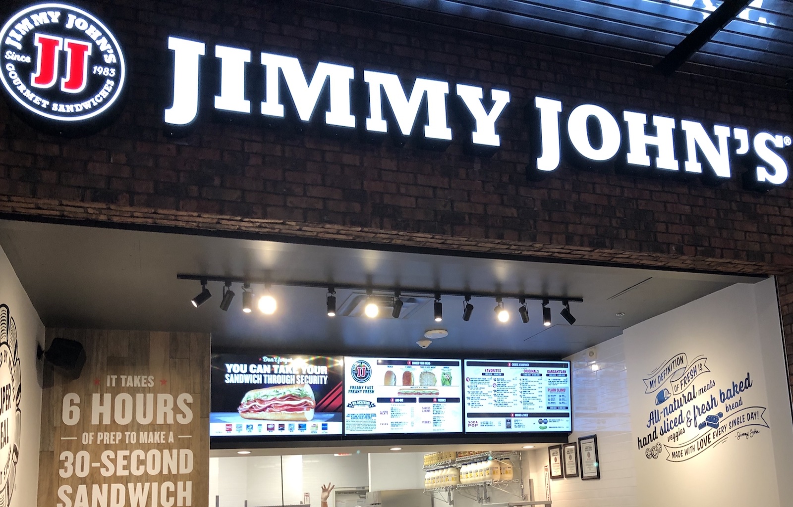 Jimmy-Johns-airport